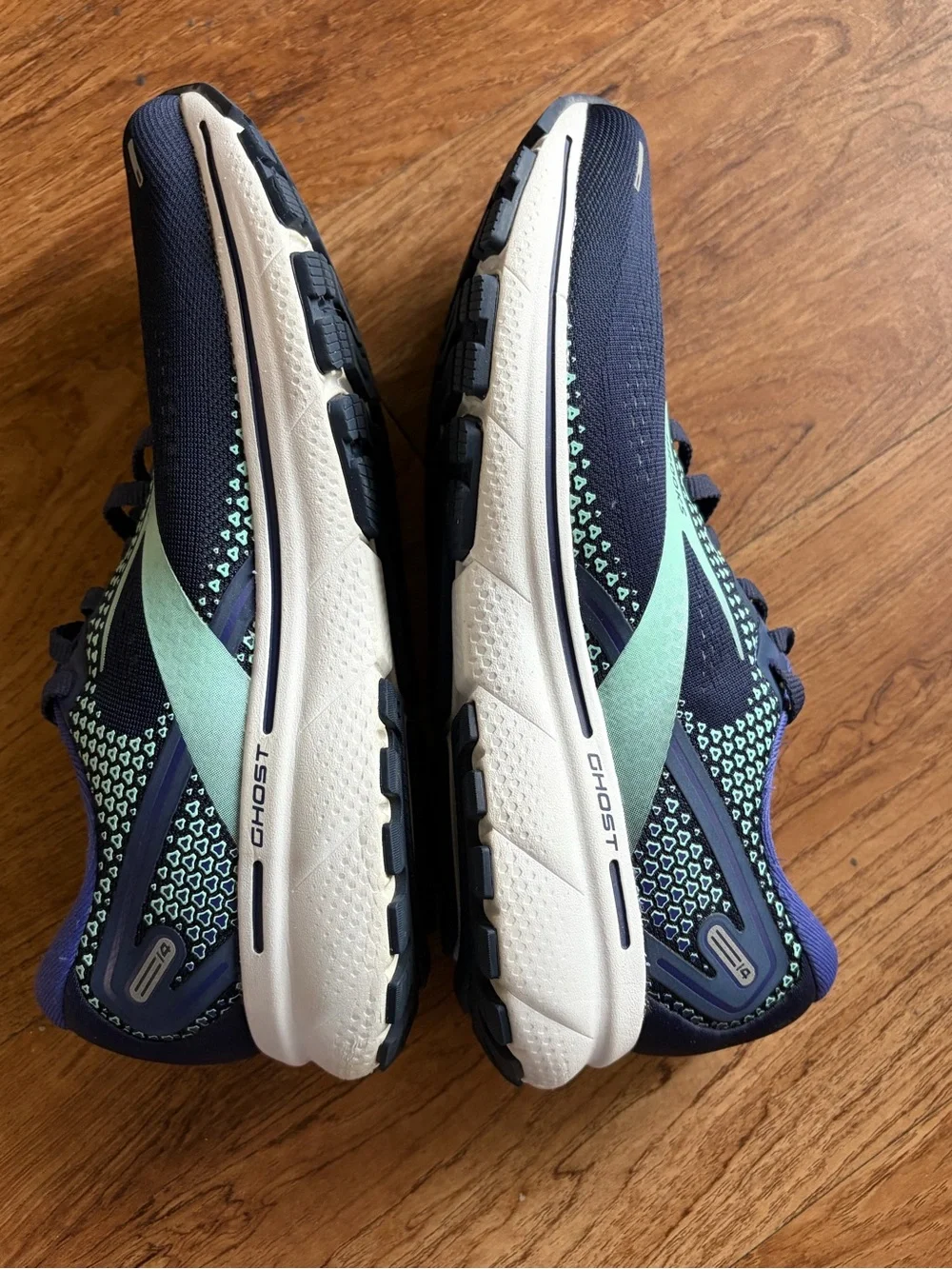 Brooks Ghost 14 Womens 10 Narrow 2A Navy/Mint Excellent minimal wear No insoles.